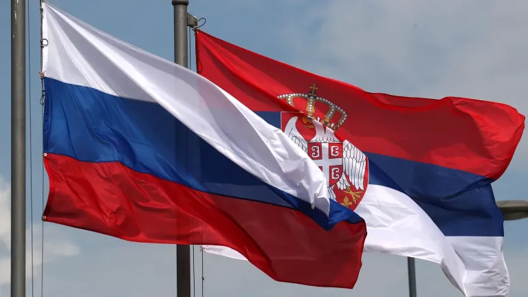 Эксперт: Сербия сохранит связи с Россией при любом исходе выборов