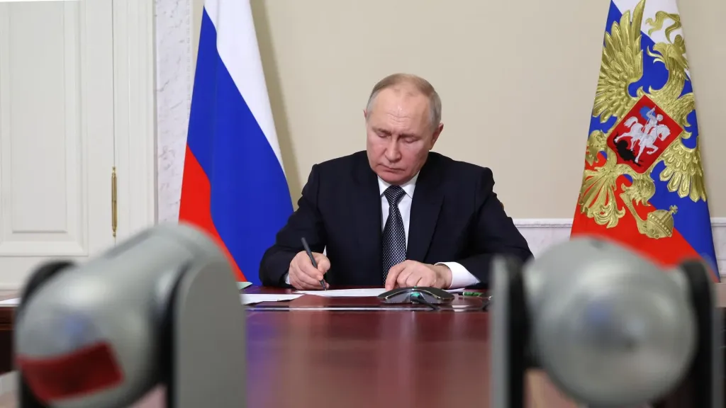 Путин поручил изучить опыт Мордовии с фиксированным тарифом такси для детей