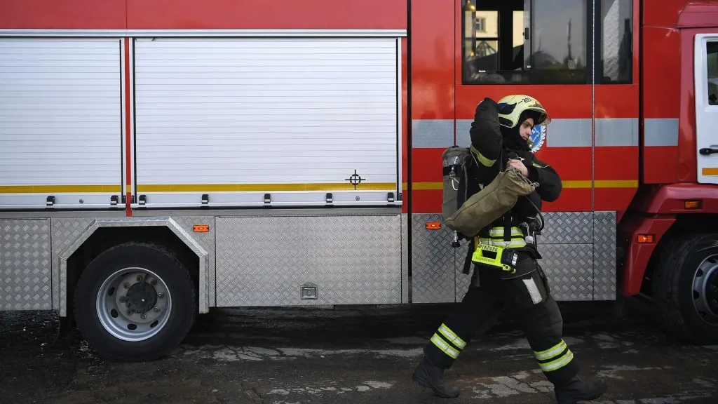 Под Благовещенском из горящей девятиэтажки спасли 44 человека