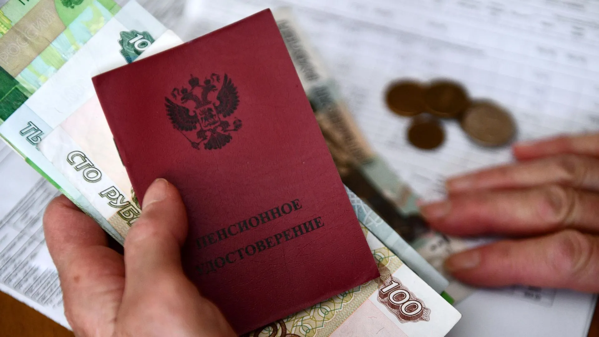 Свыше 82% россиян получают пенсии через банки