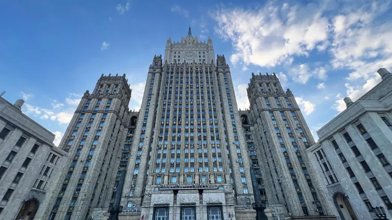 Шведский самолет-разведчик летает вдоль границы России с Финляндией