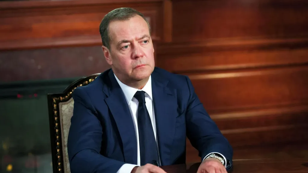 Медведев призвал к прозрачным правилам использования ИИ
