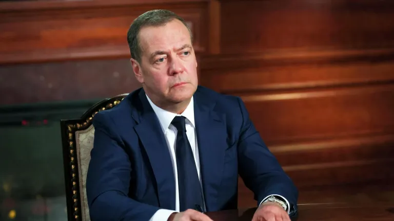 Медведев призвал к прозрачным правилам использования ИИ