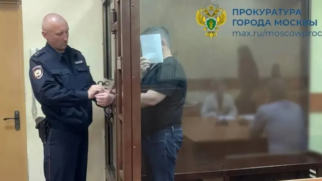 Суд продлил арест главы клиники по делу об обмане родителей детей с РАС