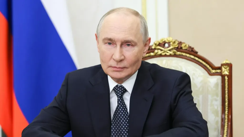 Путин удивился, что в протестах в Европе сначала винили США