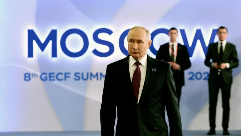 Путин назвал газ самым подходящим топливом для переходного периода