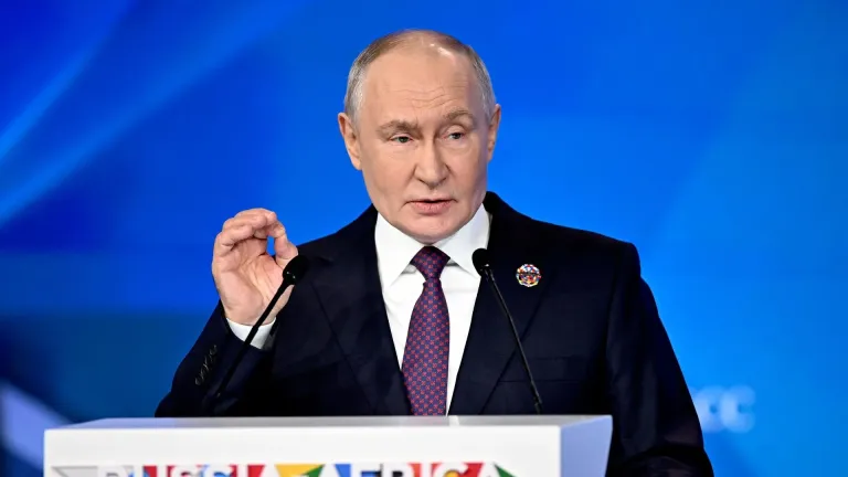 Путин пригласил деловые круги Африки на ПМЭФ-2027