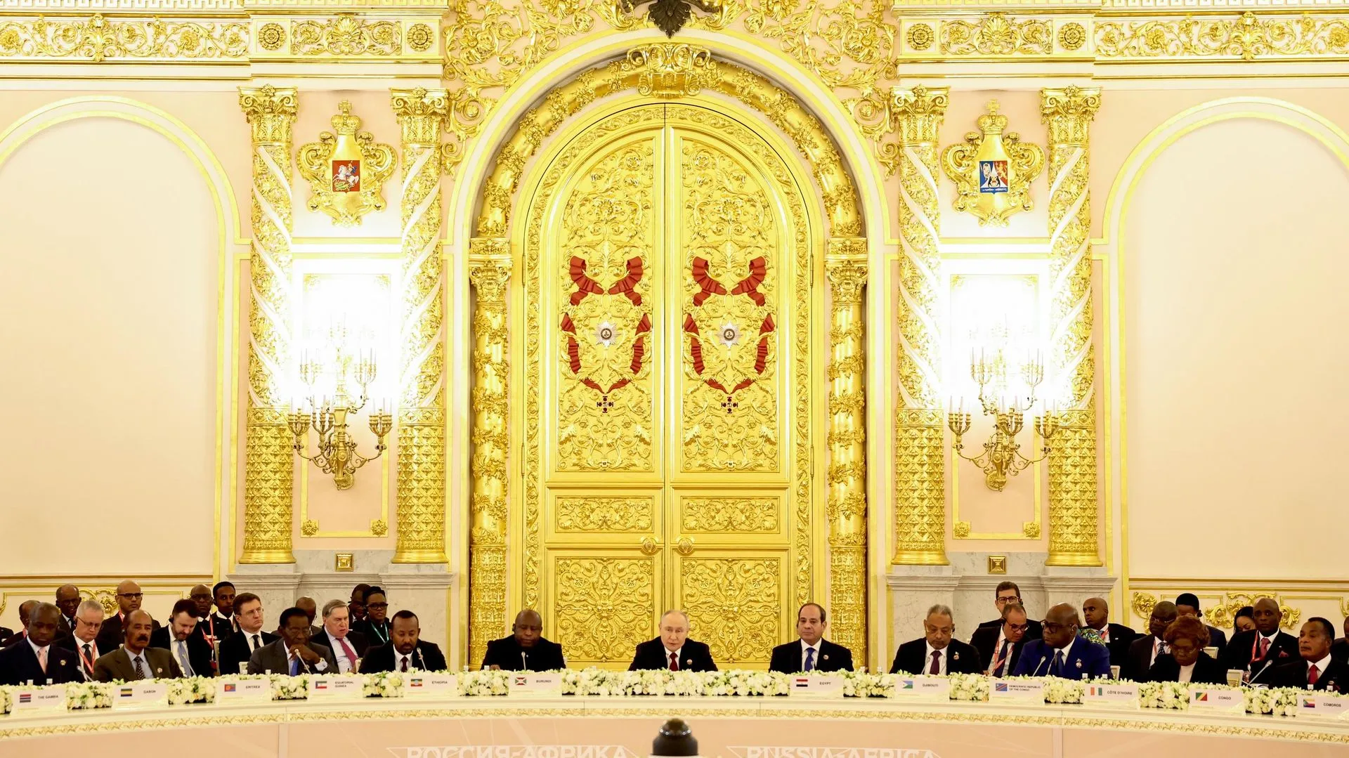 Путин: Россия опирается на прошлое, но смотрит в будущее с Африкой