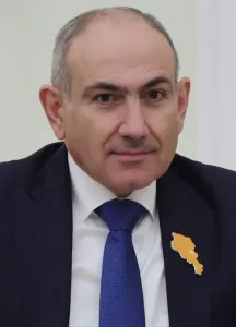 Пашинян уволил главу службы протокола Ванояна