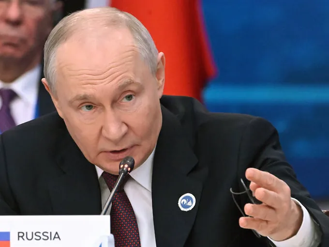 Путин заявил о контактах с Маском по спутниковым группировкам