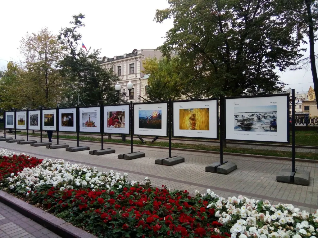 В Москве открылись уличные выставки о творчестве актеров и композиторов