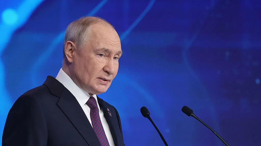 Путин: Россия начала создавать спутниковый аналог Starlink