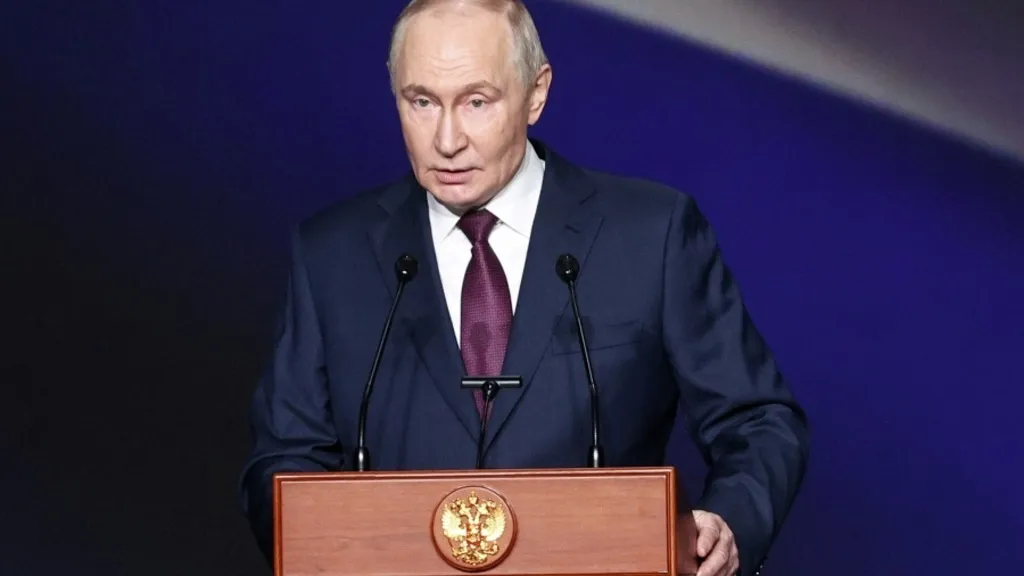 Путин заявил о подготовке стратегии развития театральной сферы