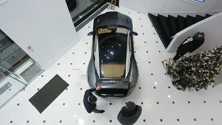 Продажи подержанных люксовых автомобилей в России упали на 5%