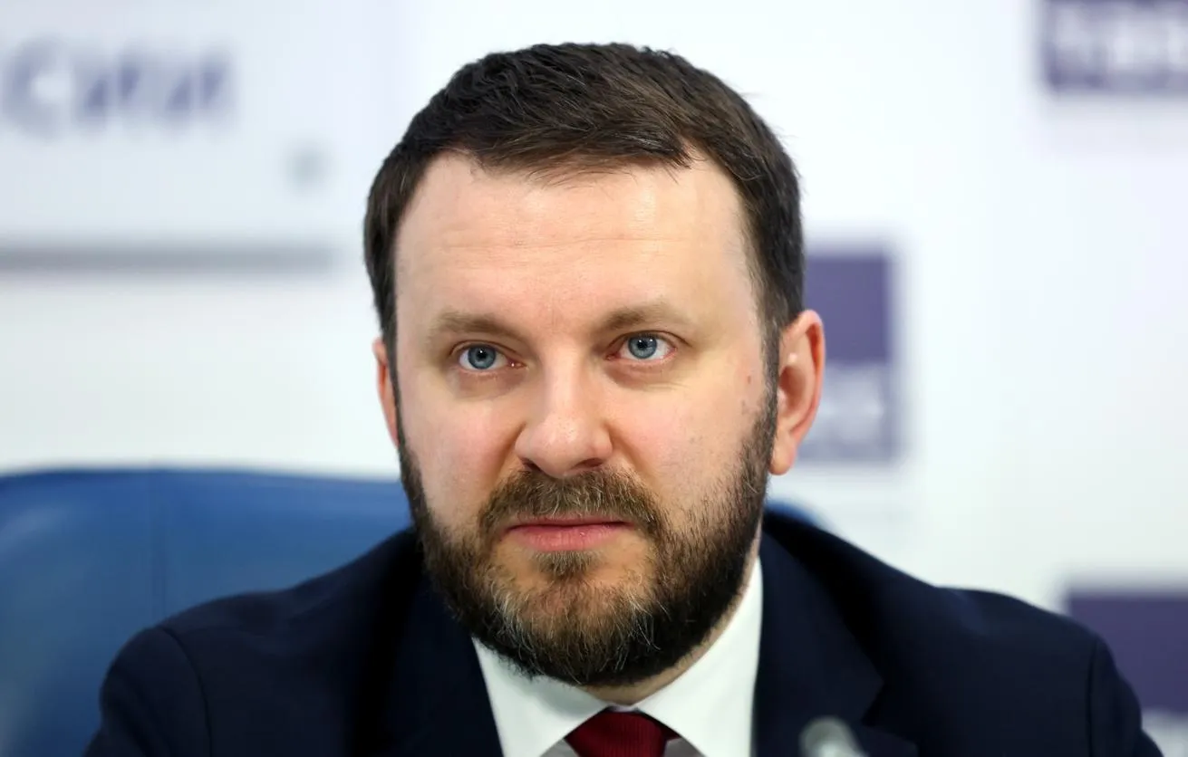 Орешкин: удары по НПЗ грозят прежде всего экспорту топлива