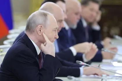 Путин проводит в Кремле переговоры с президентом Мозамбика