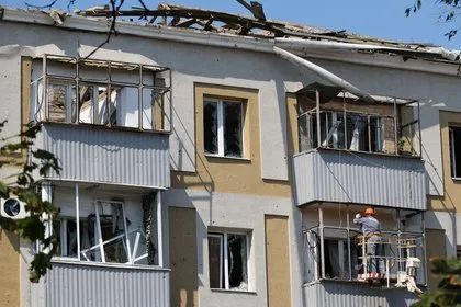 Дрон взорвался во дворе многоэтажки в Шебекино, пострадали три человека
