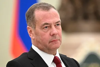 Медведев назвал ключевым слово «сейчас» в заявлении Трампа о санкциях