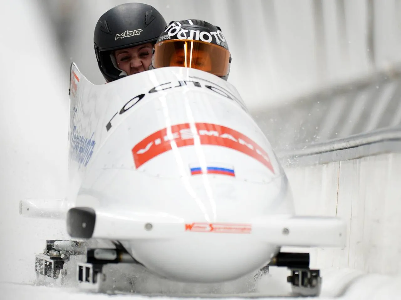 IBSF продлила отстранение российских бобслеистов в двойках и четверках