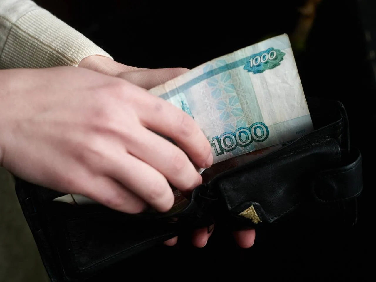 Срочные счета россиян сократились на 85,9 млрд рублей за сентябрь